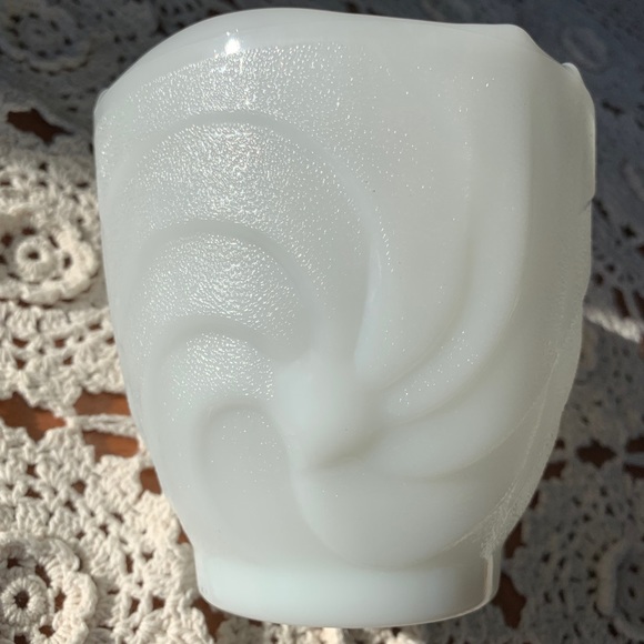 Milk Glass Tulip Shape Vase Swirl Design - Picture 4 of 10